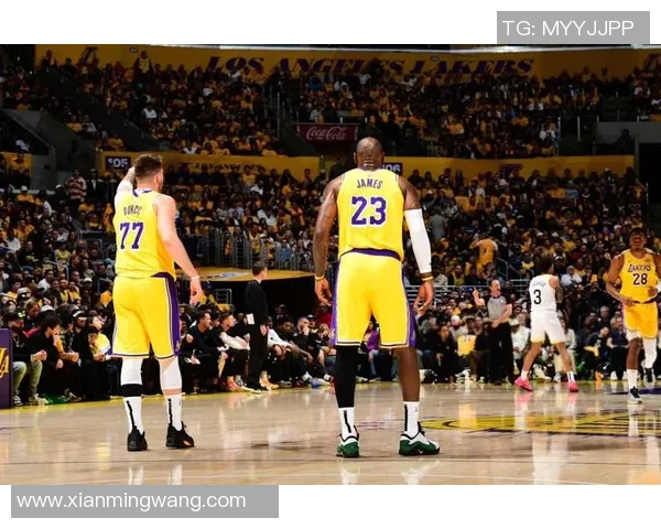 湖人客场击败爵士，詹皇砍下25分：王者之姿再现巅峰